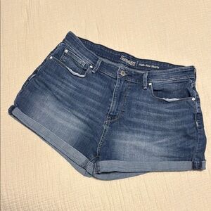 Levi’s Signature High Rise Dark Blue Denim Shorts, Size 14 W32